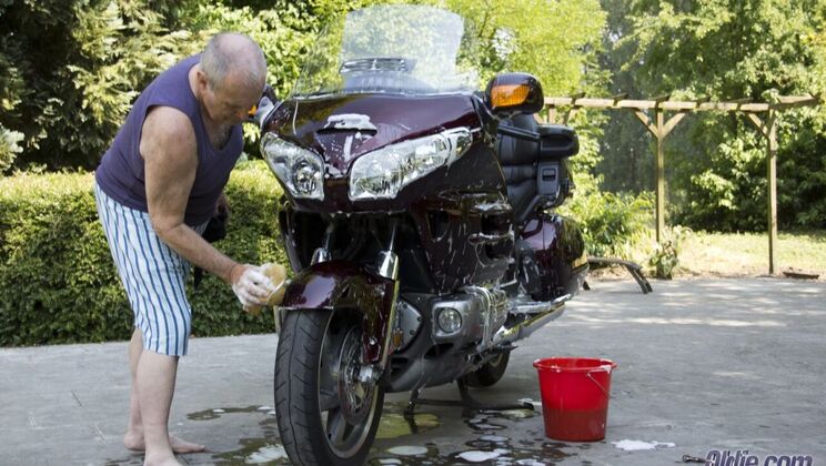 [Oldje] - Jack's Bike Gets a Special Cleaning