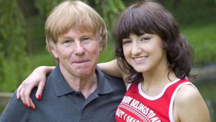 [Oldje] - Young Brunette Gives Old Man Handjob