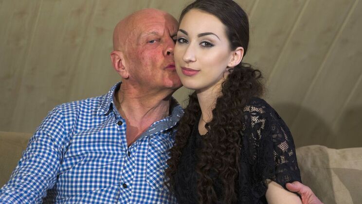 [Oldje] - Hugo Helps Layla Get Back to Work