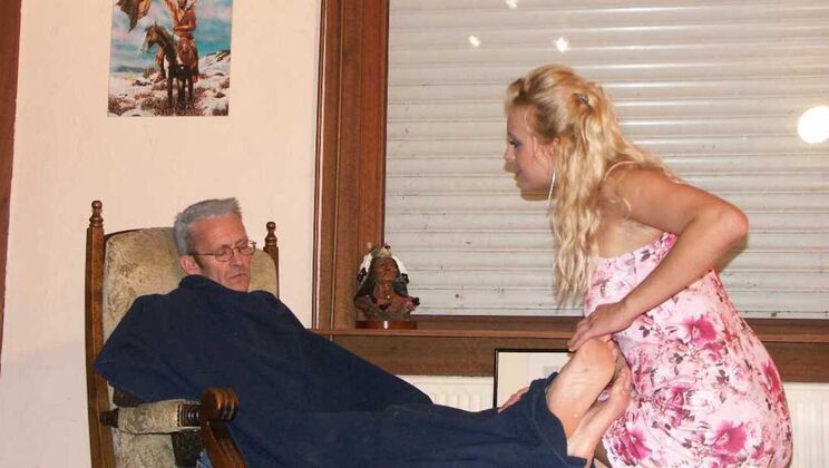 [Oldje] - Pantyhose Massage Frenzy