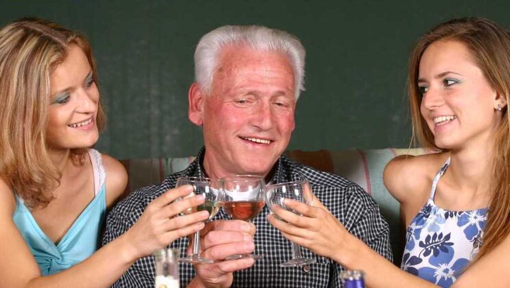 [Oldje] - Wine, Blonde, and a Threesome Night