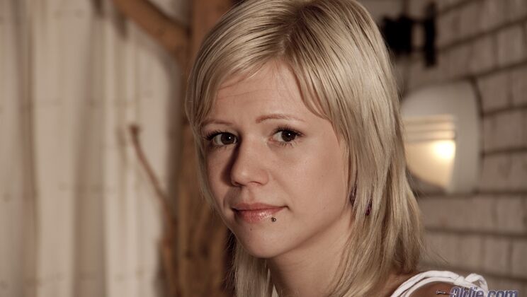 [Oldje] - Blonde Bombshell Gets Cumshot After Sensual Massage