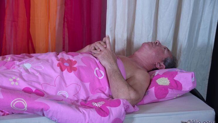 [Oldje] - Maid Nisha Gives Hugh a Blowjob - Nisha - Hugh