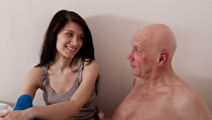 [Oldje] - Blowjob Maid Cleans the Guest Room