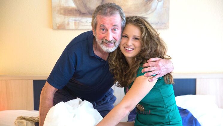 [Oldje] - Old and Young in Close Up