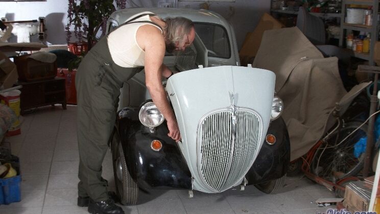 [Oldje] - Old Man Licks Balls and Fucks Young Girl