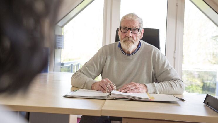 [Oldje] - Office Seduction of the Young Teacher