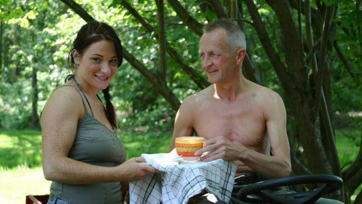 [Oldje] - Young Patty's Mower Man