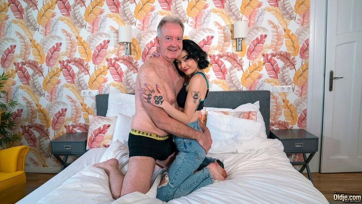 [Oldje] - Young Girl's Deepthroat Skills