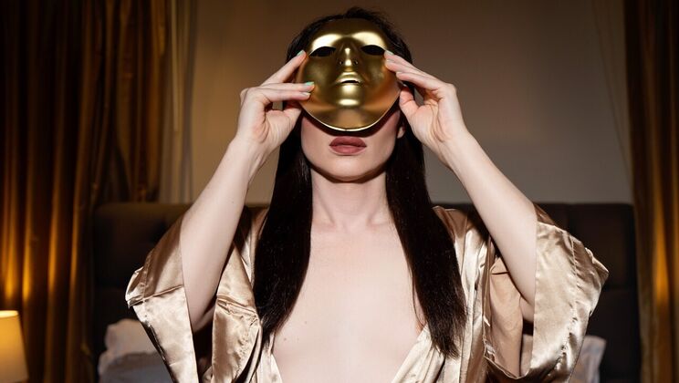 Natalie Mars Takes Big Cock in Deepthroat