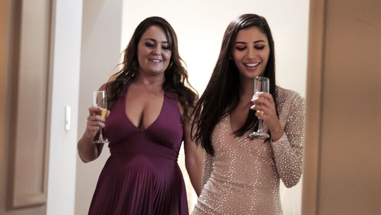 Brunette Bombshells: Lesbian Kiss and Feet Fetish