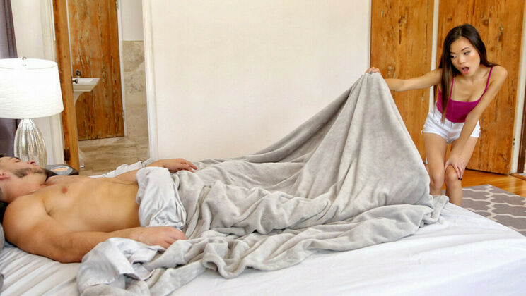 Vina Sky Seduces Her Stepbrother