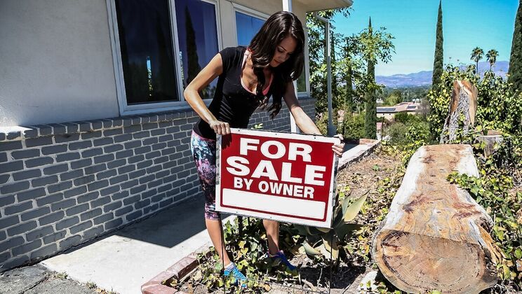 Mila Castro's Blowjob and Facial Scene