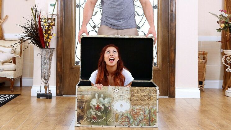 Latina Deepthroats with Athletic Body