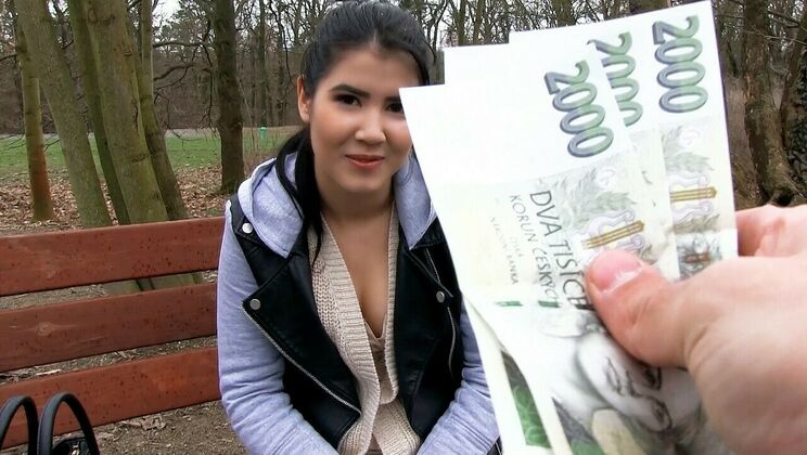 Amateur Adult Debut of Innocent College Girl Lady Dee