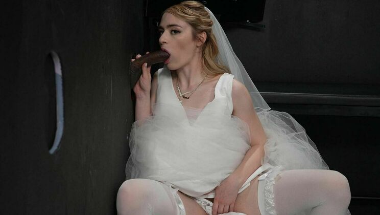 [GloryHole] - Hairy Action with Petite Reese Robbins - Reese Robbins