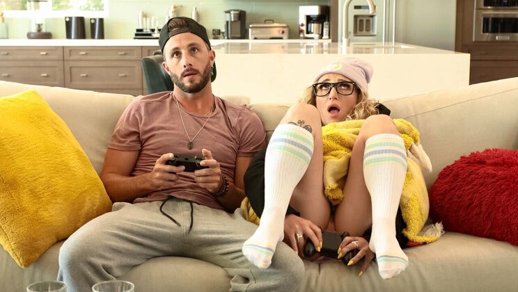 [HotGirlsGame] - Gamer Girl with Glasses and Short Hair Gets Fucked - Lucas Frost - Susie Stellar