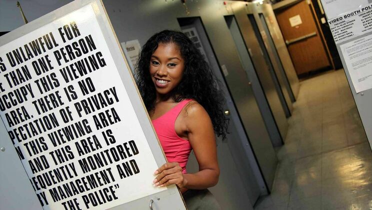 MILF Yasmine De Leon Facial and Cum Swallowing