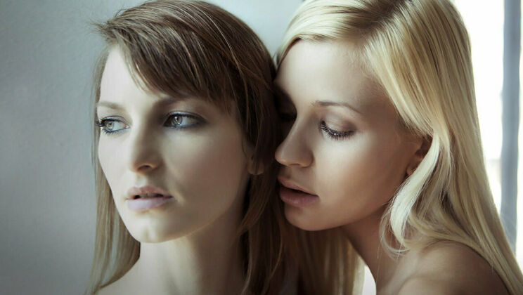 [SexArt] - Lesbian Kissing in the Shower - Tracy and Flora in Love For Sale Chapter 1