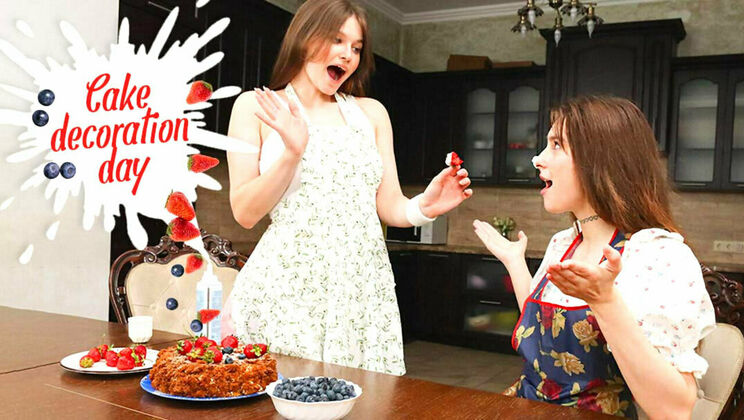 [ClubSweethearts] - Cake Decorating with Pussy Play - Jane White - Janyk Brones