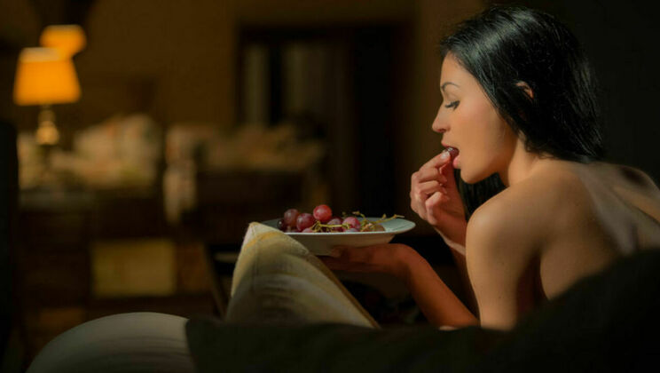 [SexArt] - Outdoor Lesbian Threesome Fantasy - Fingering & Kissing - Vanda Lust - Rosaline Rosa