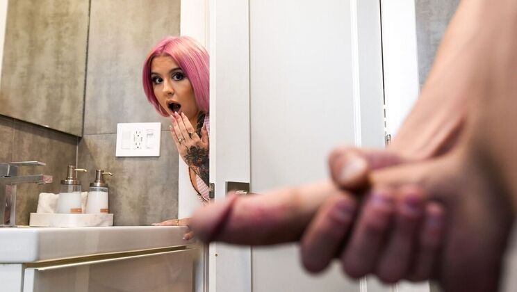 [MyPervyFamily] - Luna Legend's Deepthroat Skills