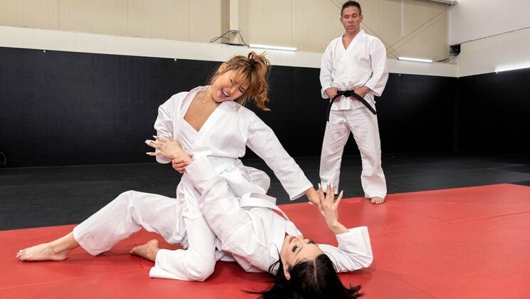 Threesome Gagging and Cumshot