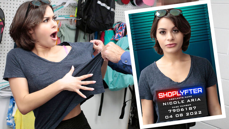 Nicole Aria Loses Bra in Anal Sex