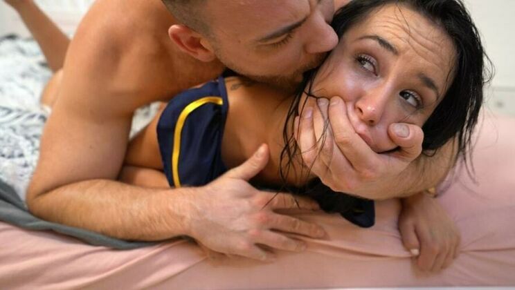 Gaping Ass and Squirting: Freya Dee's Anal!