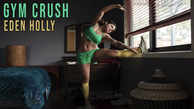 Solo Eden Holly - Using Her Toys