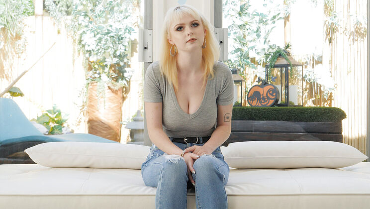 [CastingCouchHD] - Missionary Sex with Carrie - Carrie