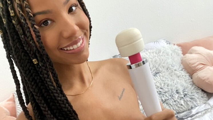 Romy Indy Vibrator Play: Ebony Delight