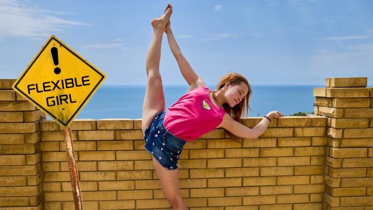 Shaved and Flexible: Nicole Murkovski Solo