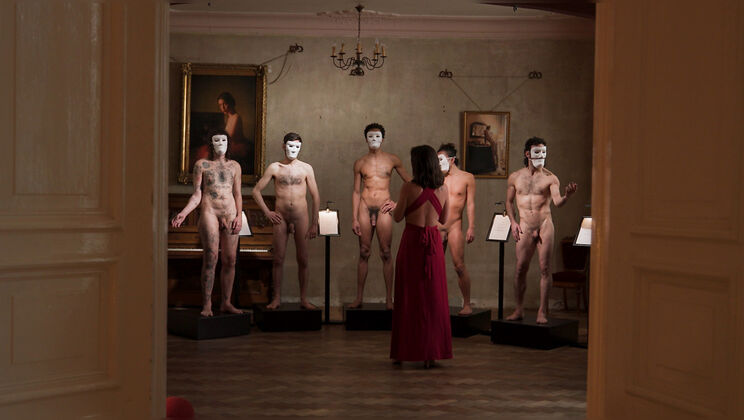 Kinky Smell Game With A Pierced And Inked Mature Woman